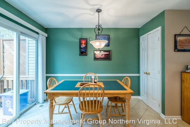 Foto del edificio - 3 br, 3.5 bath House - 8820 EAGLE ROCK LN