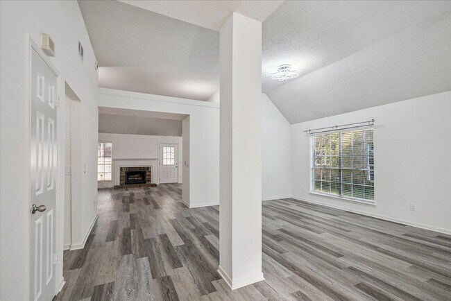 Foto del edificio - 143 W Village Knoll Cir