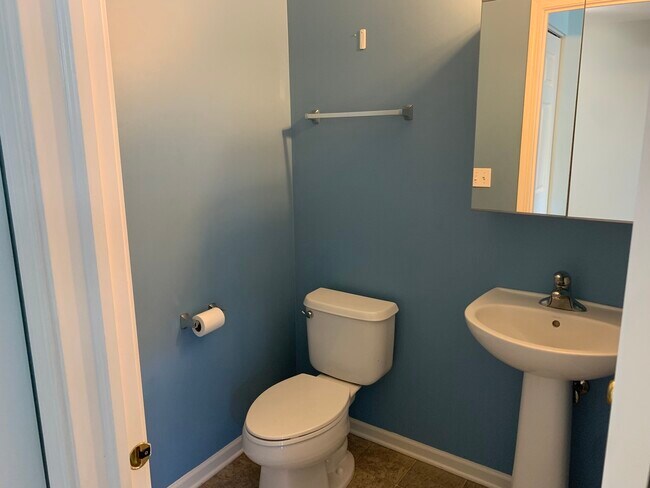Building Photo - 929 Summit Creek Dr