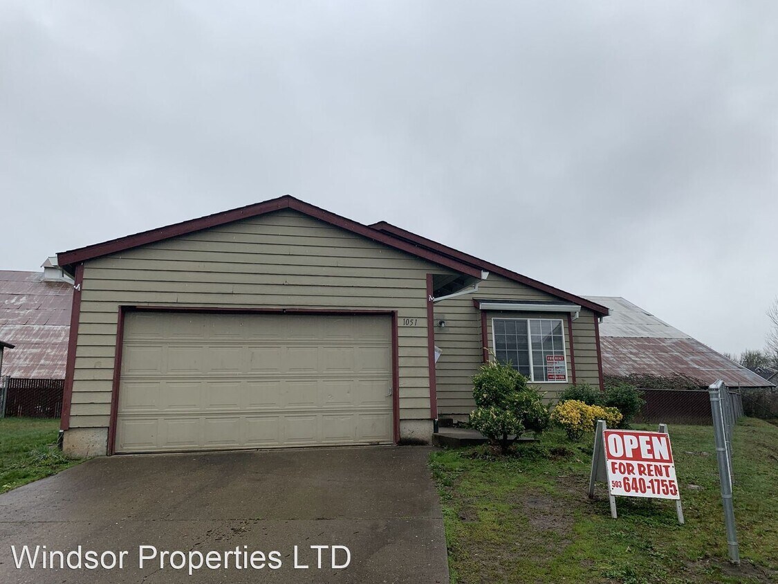 Primary Photo - 4 br, 2 bath House - 1051 S Kodiak Court