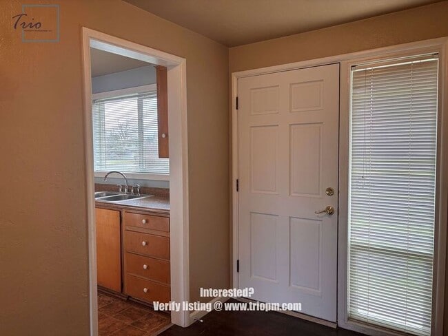 Building Photo - 1663 Larkspur Loop