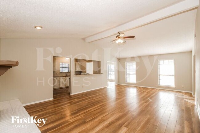 Foto del edificio - 1205 Timber Valley Drive