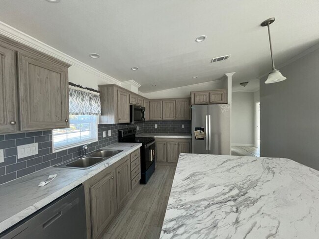 Foto del edificio - 574 Leopard Ln