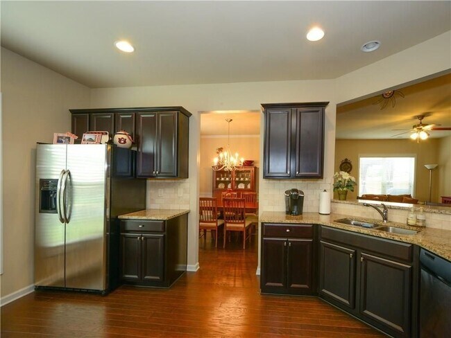 Foto del edificio - 5940 Weddington Dr