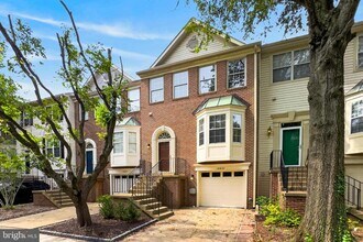 Building Photo - 14637 Stream Pond Dr
