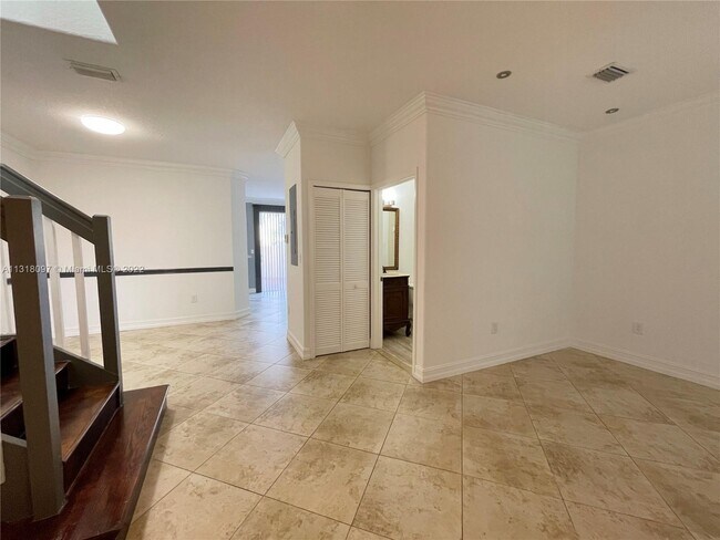 Foto del edificio - 6918 NW 177th St