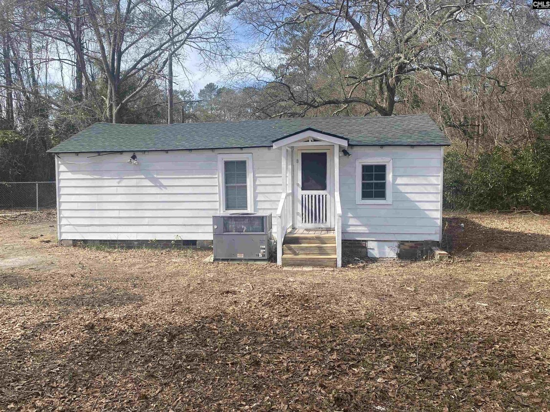 Primary Photo - 1031 Bluebird Dr