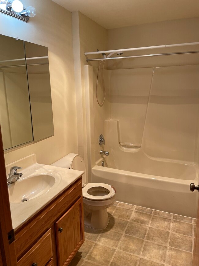 Building Photo - 508 3rd St