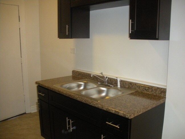 Building Photo - 1725 W 91st St