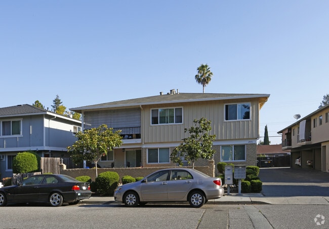 Building Photo - 3771 Miramar Way