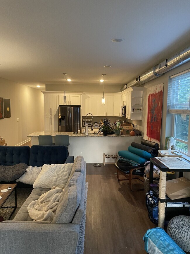 Building Photo - Stunning sunsets on private balcony 2 bed ...