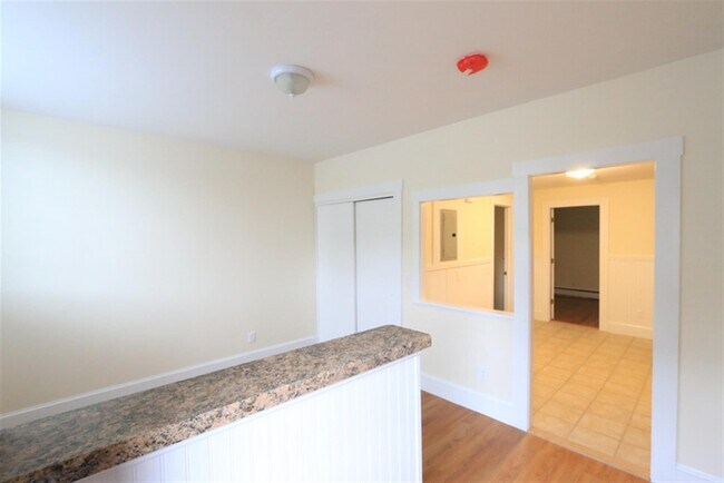 Building Photo - 304 Highland Ave
