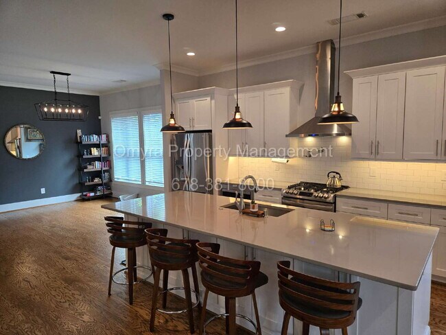 Foto del edificio - Gorgeous 4 Bedroom Home Near Grant Park!