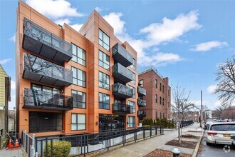 Building Photo - 43-12-43214 214th Pl