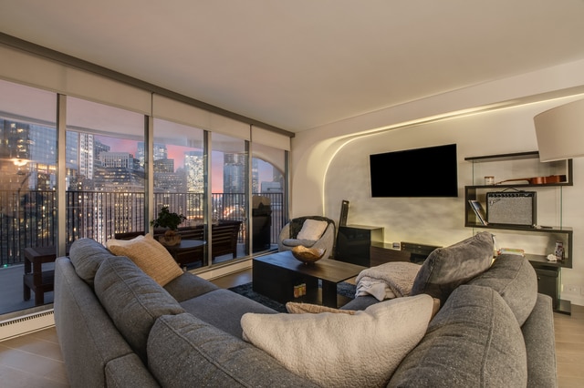 Foto del edificio - 300 N State St