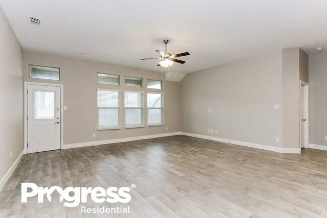 Building Photo - 422 Shari Dr