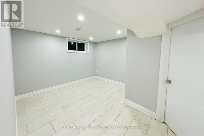 Building Photo - 54 Milford Haven Dr