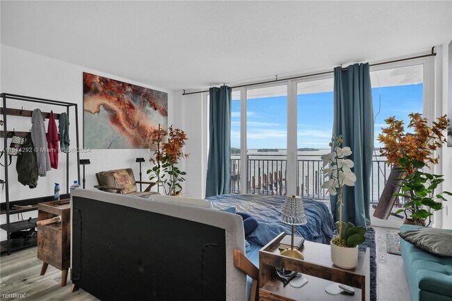 Foto del edificio - 1 br, 1.5 bath Condo - 770 NE 69th St Apt 3G