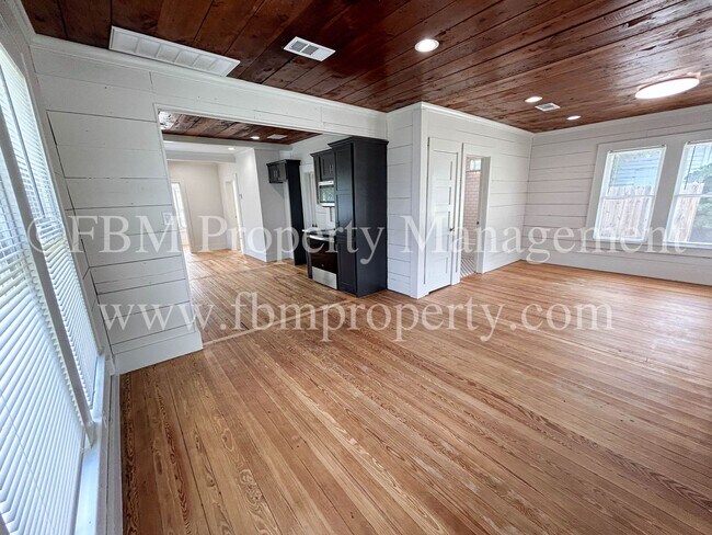 Building Photo - 1407 N Preston St