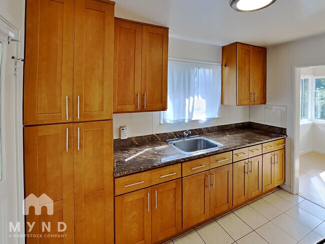 Building Photo - 122 Madrone Ave