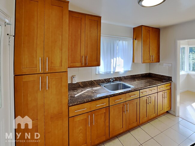 Foto del edificio - 122 Madrone Ave