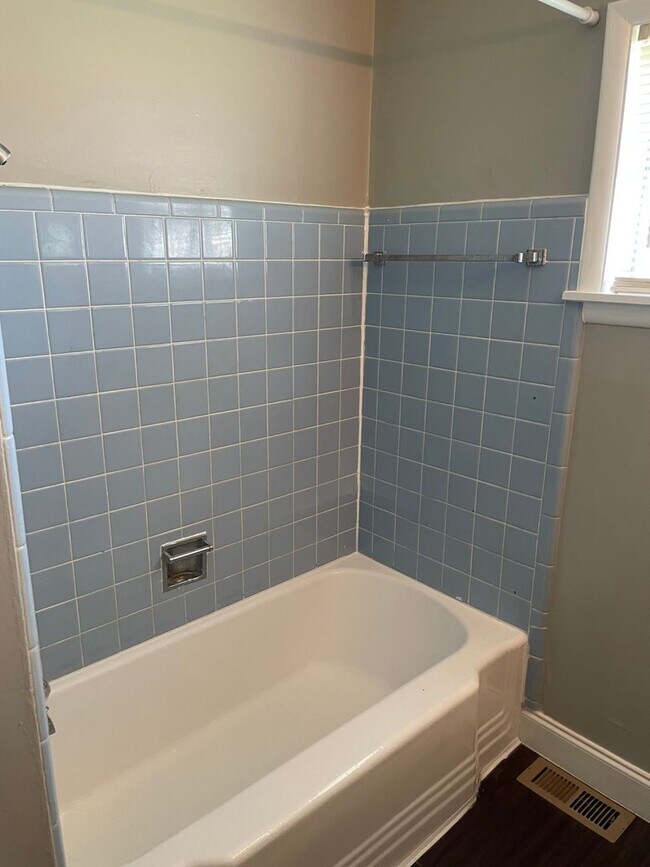 Building Photo - Beautiful 3 bedroom / 2 bath