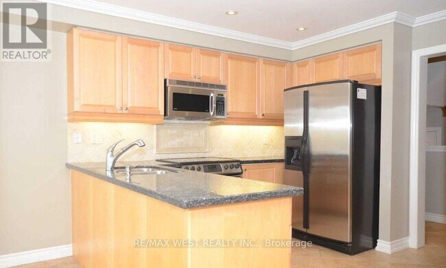 Building Photo - 49 Bestview Crescent