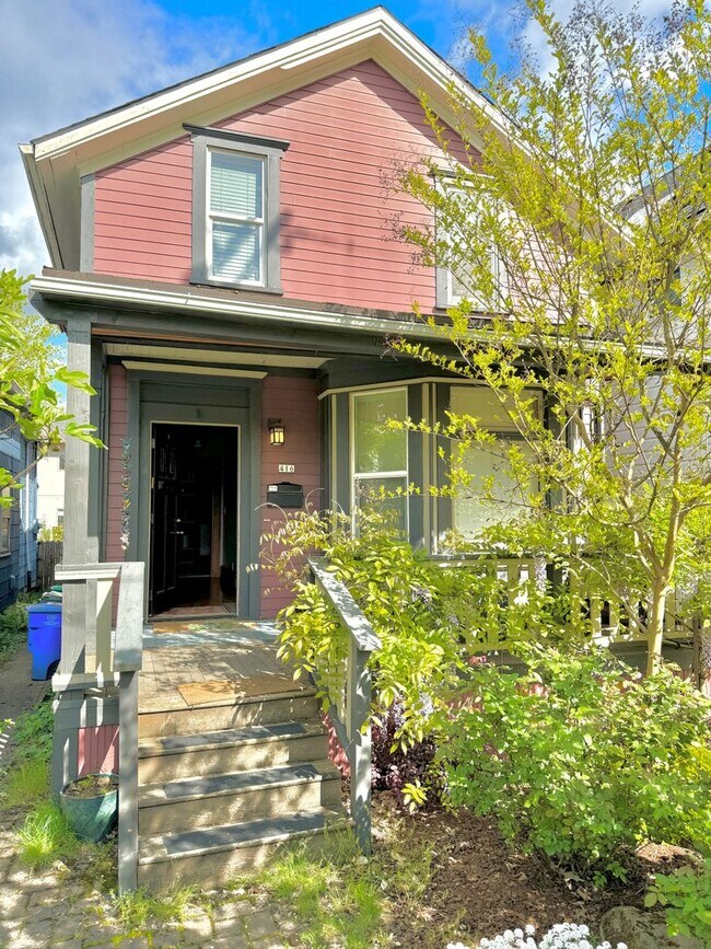Building Photo - Beautifully renovated 1892 Buckman Bungalow with Hardwoods, Fenced Yard, A/C