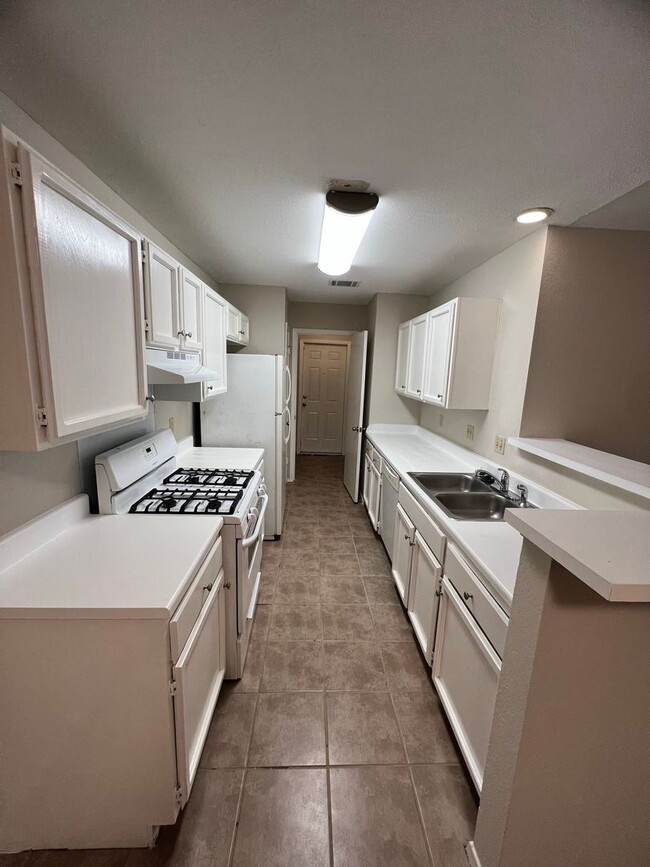 Building Photo - Carley Properties LLC 5 (8119 Westgate Blvd)