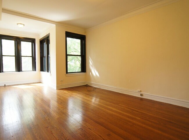 Foto del edificio - 2647 N Sawyer Ave
