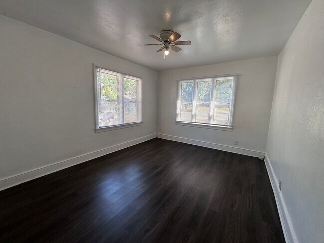Foto del edificio - 3bd 2 ba home, great location ( First months rent half off)