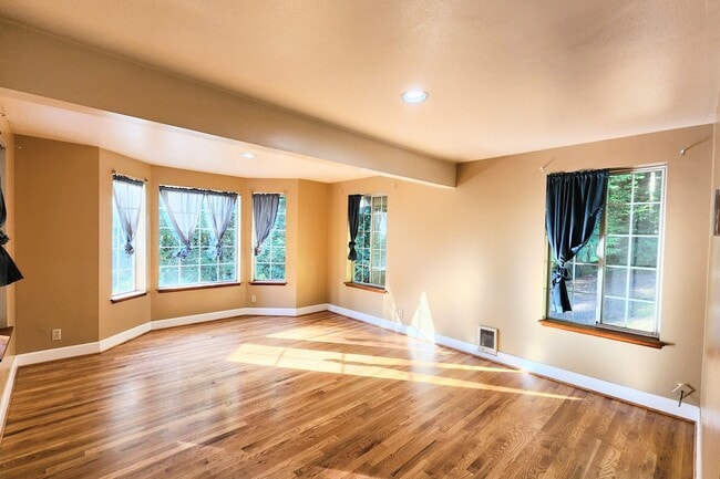 Photo - 8542 Battle Point Dr NE House