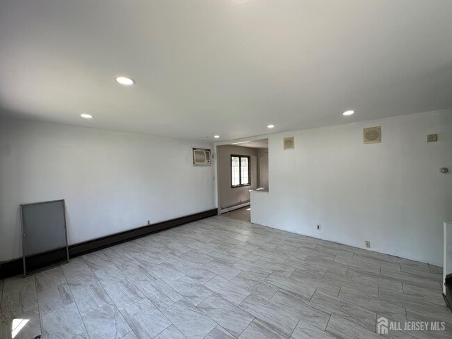 Building Photo - 128 Homes Park Ave
