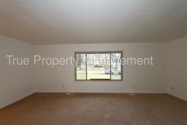 Foto del edificio - 916 Chevy Chase Ln