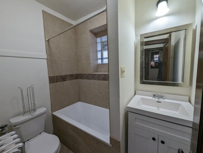 Building Photo - 1 bedroom in CICERO IL 60804