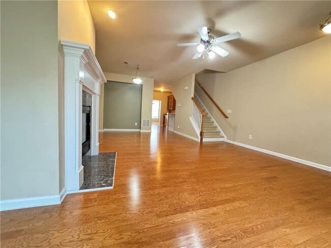 Building Photo - 738 Grove Manor Park