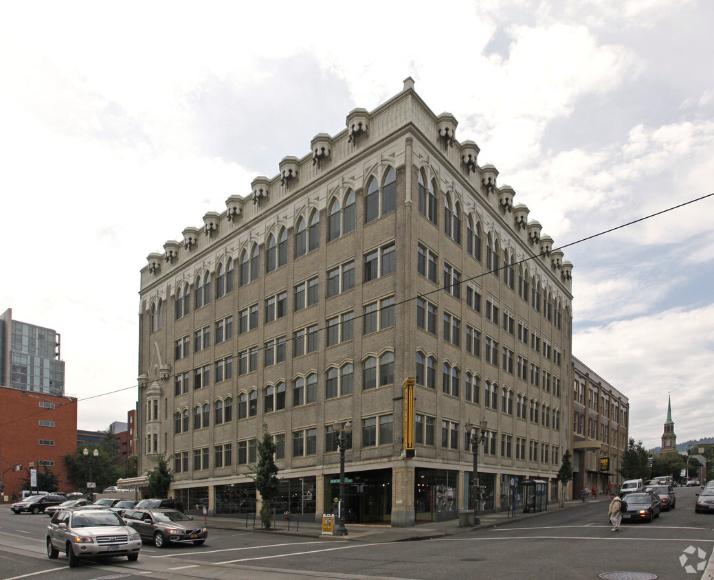 Primary Photo - Chaucer Court