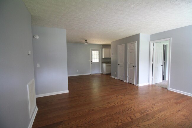 Foto del edificio - 211 Nails Creek Drive