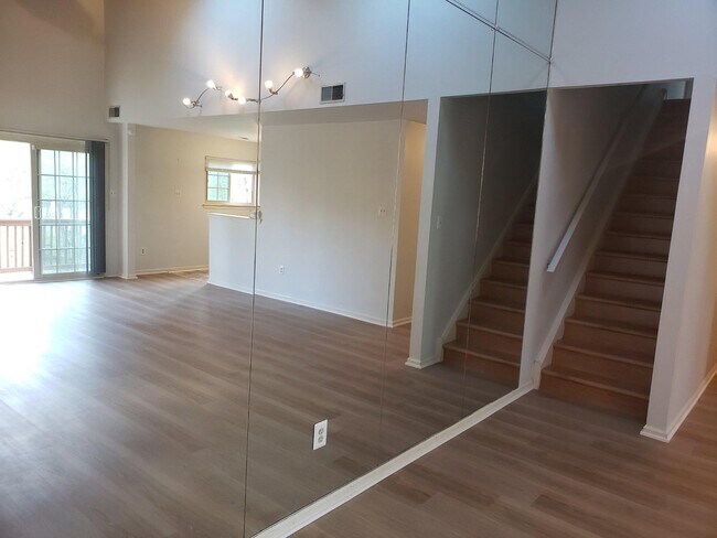 Foto del edificio - 369 Green Meadow Ln
