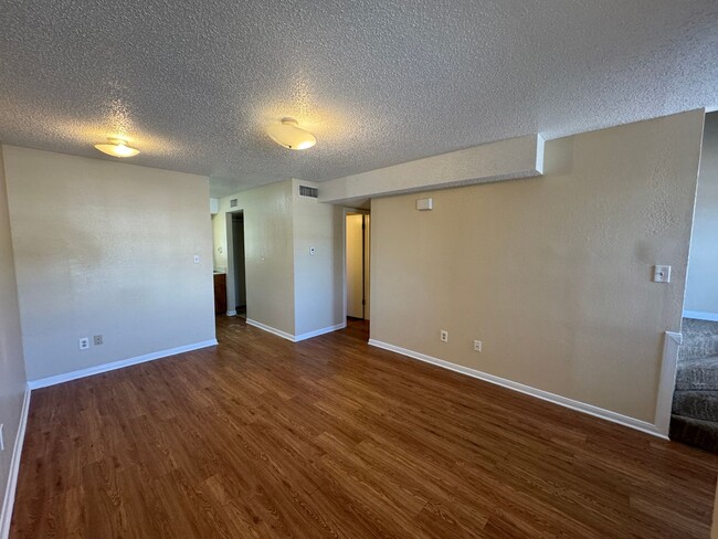 Foto del edificio - 4808 Rainbow Cir