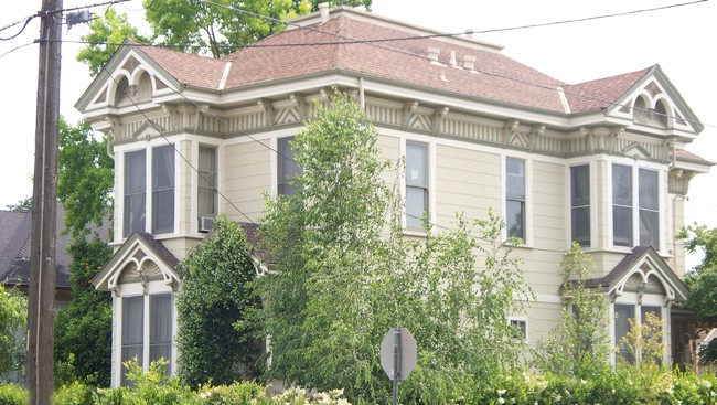 Building Photo - Main Street Apartments