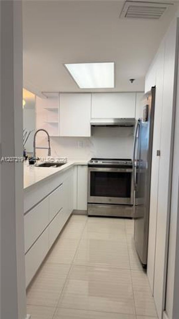 Building Photo - 540 Brickell Key Dr