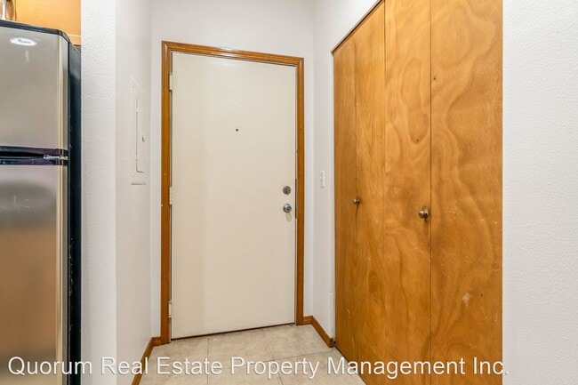 Building Photo - 1 br, 1 bath House - 1828 11th Ave Unit 103