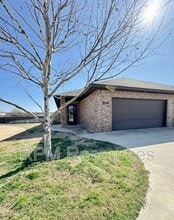 Building Photo - 127 Bison Ct Way