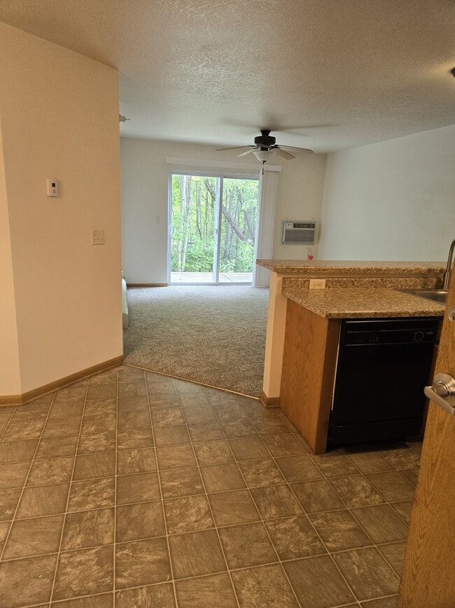 Building Photo - 1215 Golf Course Rd