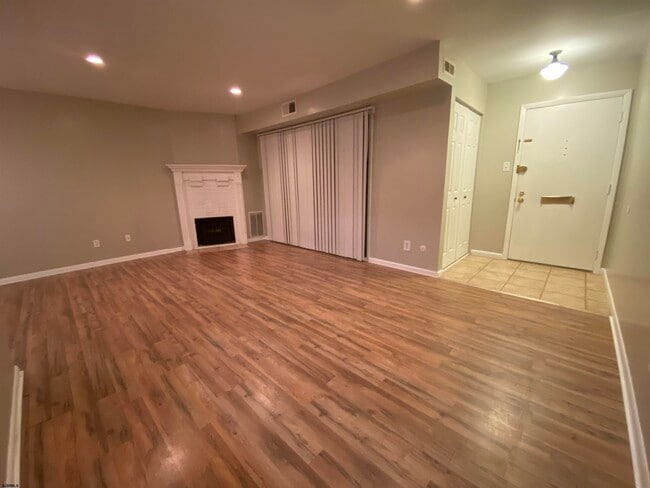 Building Photo - 104 Vail Ct