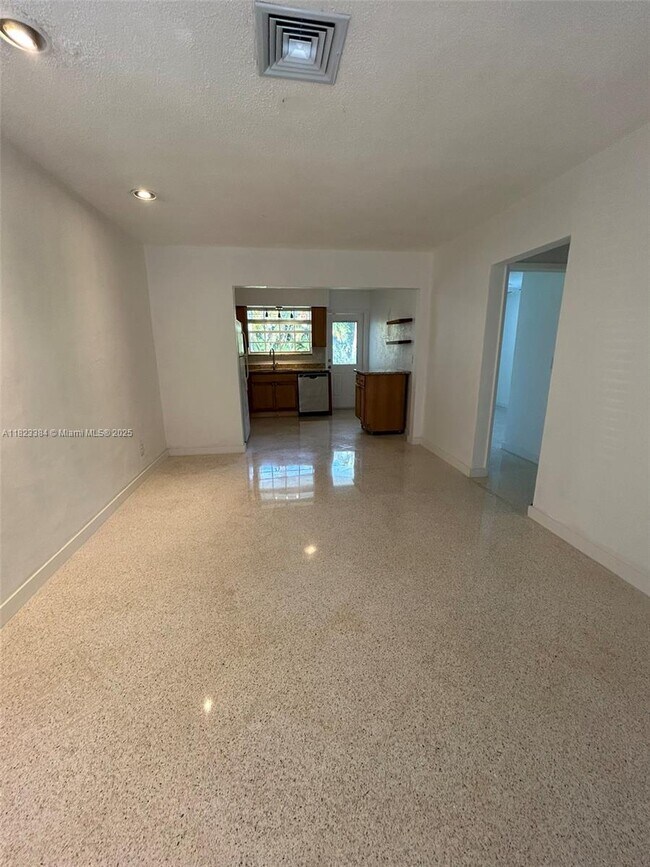 Foto del edificio - 4900 SW 28th Terrace