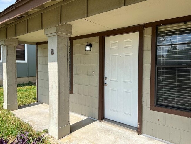 Building Photo - 1708 W Braker Ln