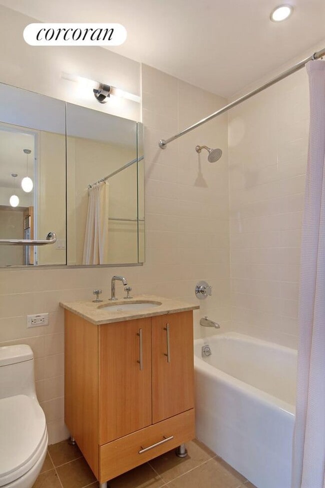 Building Photo - 545 W 110th St