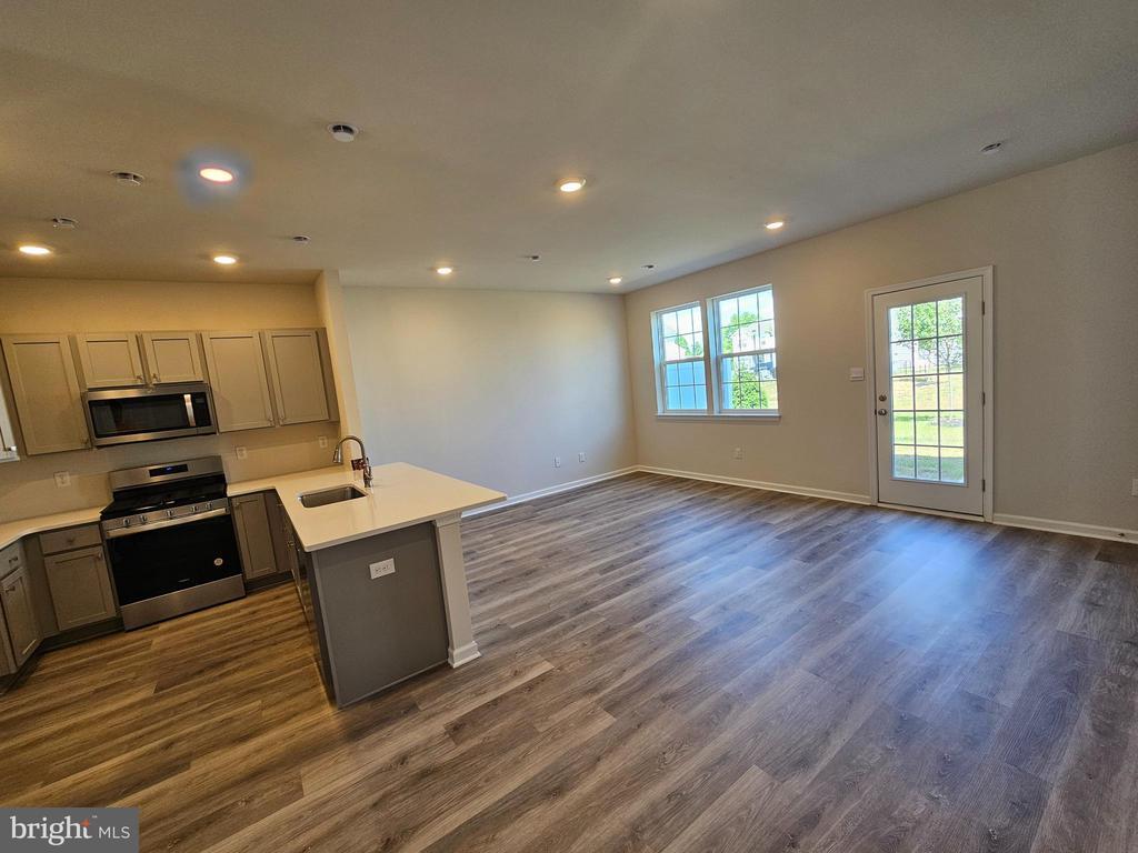 40 Elliot Ln  